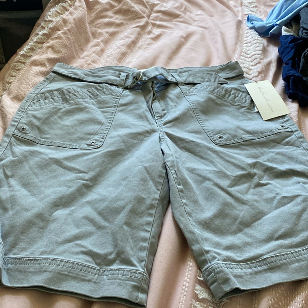 COPY - Gloria Vanderbilt shorts new